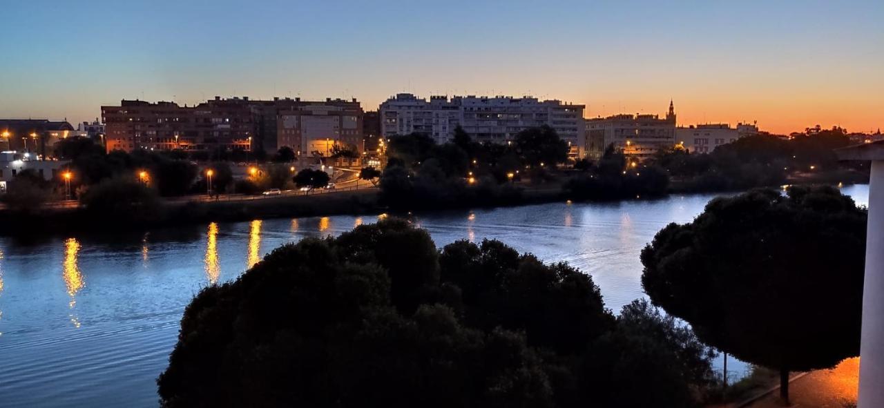 Apartamento Con Vistas Al Rio Guadalquivir En Triana, Sevilla エクステリア 写真